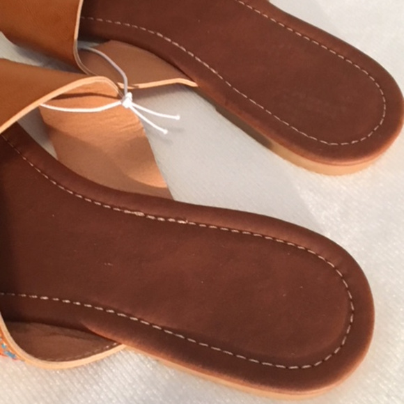 Ladies Embroidered Sandal - Picture 4 of 4